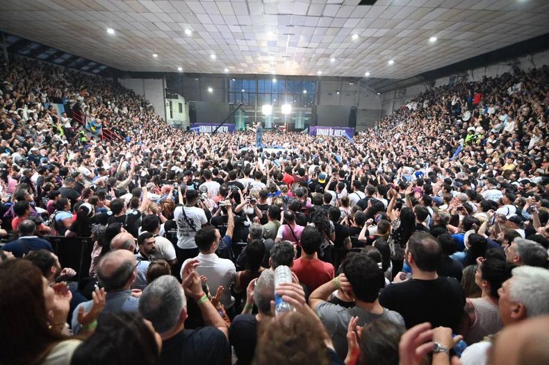 Máximo Kirchner en La Plata - Atenas