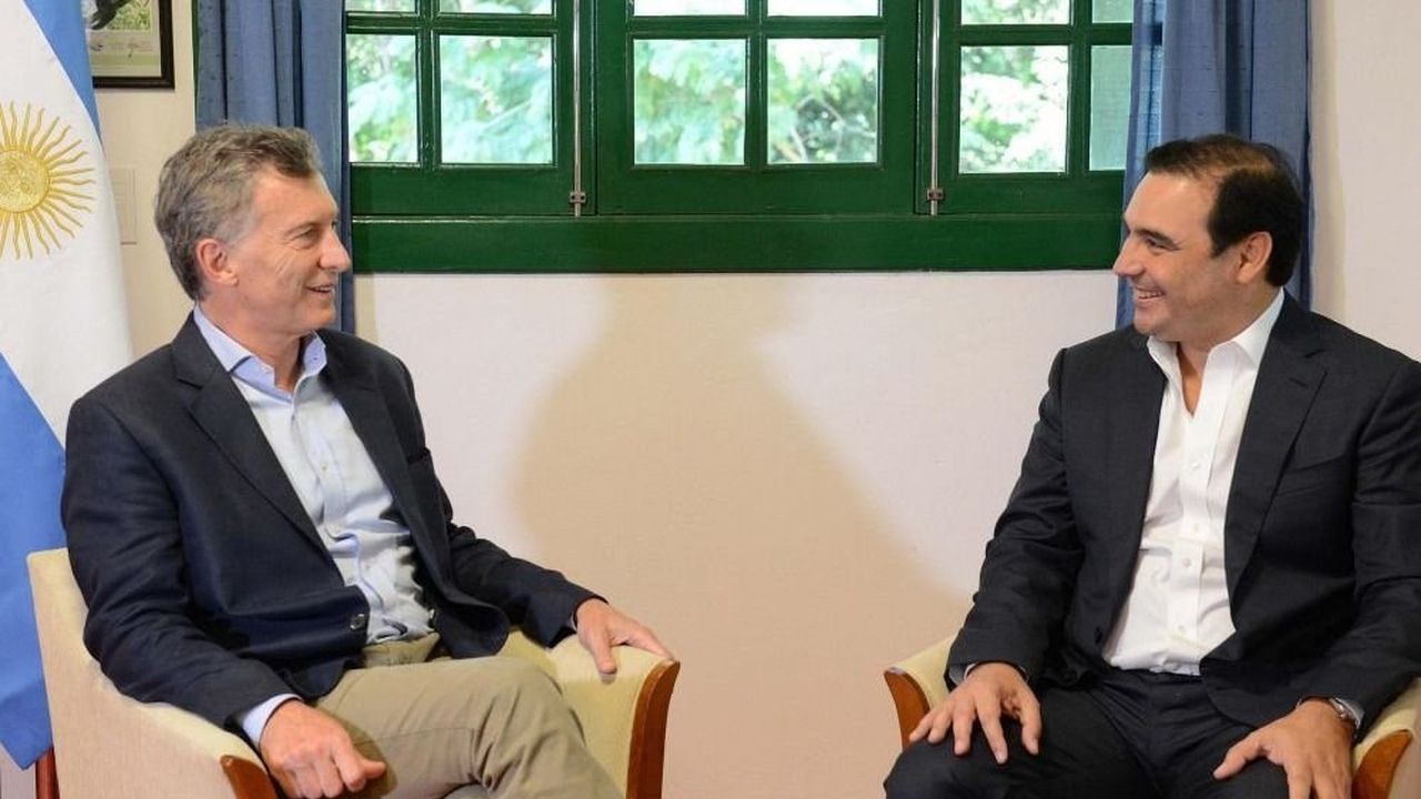 El socialismo correntino se corre de la línea nacional y juega con Macri