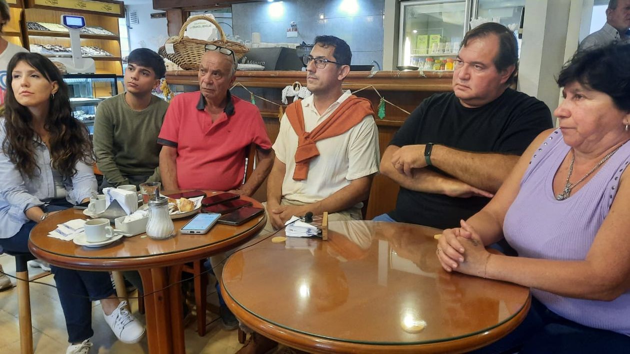 El referente de Luis Juez en Río Cuarto, Pablo Benítez (centro), flanqueado por el excandidato Flavio Díaz Tarifa y Ana Franco a su derecha.&nbsp;&nbsp;