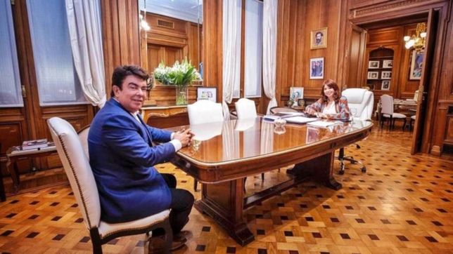 espinoza visito a cfk en el senado, su presidenta del corazon