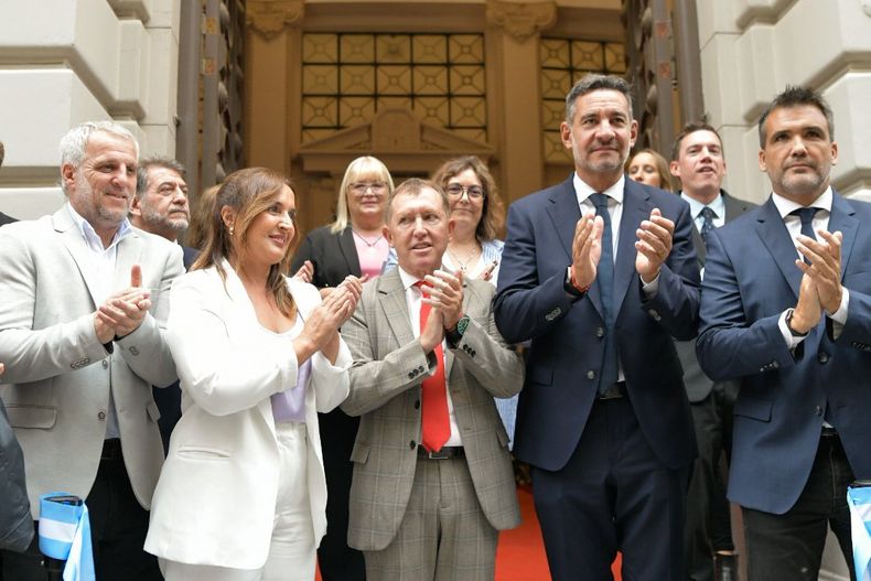 Myrian Prunotto busca cerrar la polémica de los contratados con la difusión de la lista de nombres. La mayoría, intendentes.