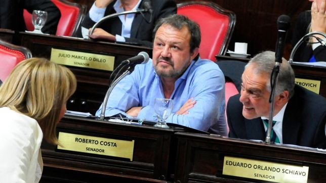costa: ?la ley dejo una puerta abierta que ahora cerramos por decreto?