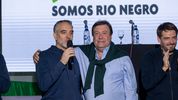Ex socios. Alberto Weretilneck y Martín Doñate triunfaron el 16 de abril de 2023 en Río Negro.