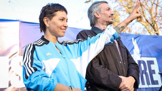 Mayra Mendoza, de campaña con Máximo Kirchner. 