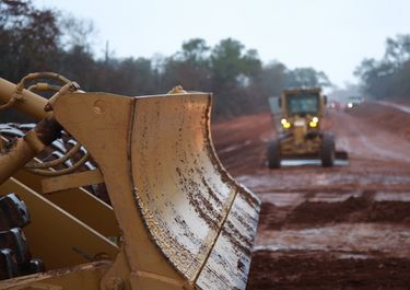 Javier Milei cede y delega la gestión rutas nacionales a gobernadores aliados.