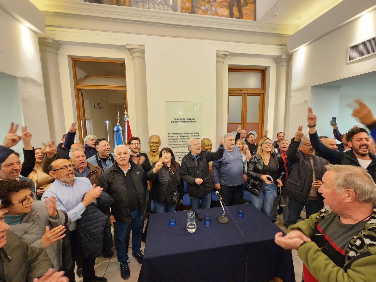 Juanjo Álvarez, junto al sindicalismo que apoya a Sergio Massa en Córdoba.