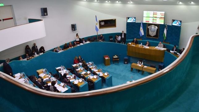 en rio negro se reabre la polemica por la renegociacion de los contratos petroleros