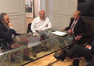 Lavagna les dio a los radicales rebeldes su programa de gobierno