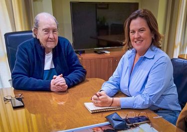 La foto que hizo esta semana Carlos Verna fue con la intendenta Fernanda Alonso: en el centro de la escena del peronismo de La Pampa.