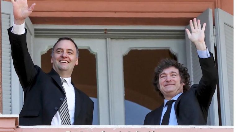 Manuel Adorni y Javier Milei.
