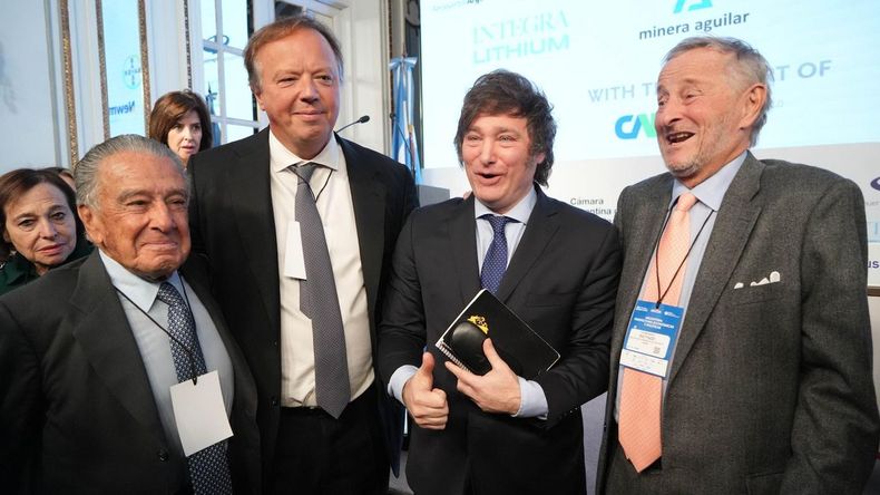 El Círculo Rojo se aferra a las reformas que les promete Javier Milei.