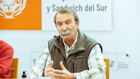 Roberto Murcia, el director provincial de Puertos de Tierra del Fuego, en medio de la tormenta. &nbsp;