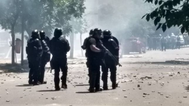 neuquen violenta: tercera represion a trabajadores en 15 dias