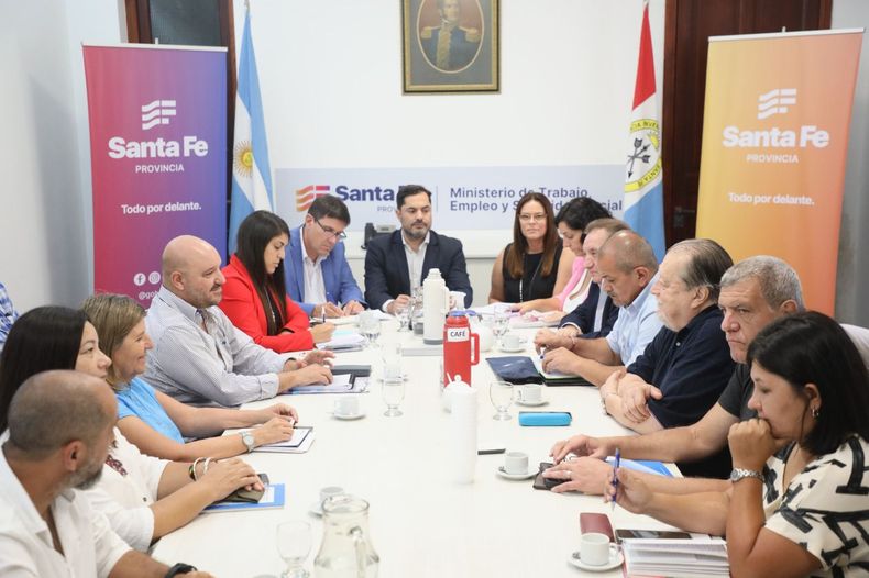 Así fue la segunda reunión de paritarias entre funcionarios de Maximiliano Pullaro y representantes de los gremios docentes de Santa Fe.