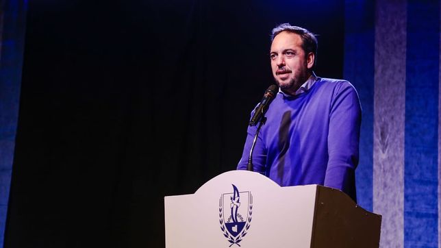 Luciano di Nápoli, intendente de Santa Rosa, capital de La Pampa: en su segundo tiempo usa la lapicera contra el pataleo opositor.