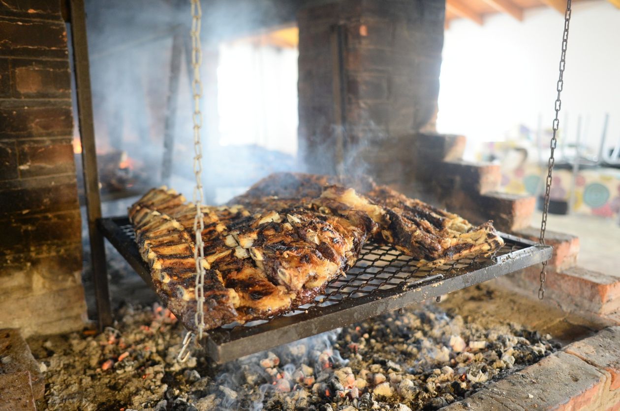 Asado y vacío, en el menú del Foro de intendentes radicales reunido en Magdalena.