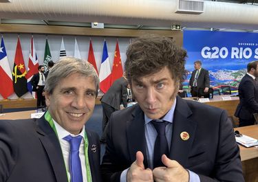 Toto Caputo y Javier Milei