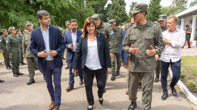 Patricia Bullrich enfrenta un conflicto salarial con la Gendarmería nacional.