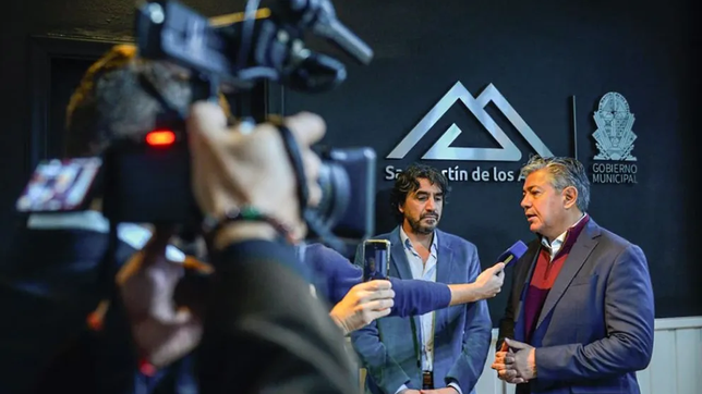 Rolando Figueroa en una visita a San Martín de los Andes. Carlos Saloniti es una aliado del gobernador de Neuquén.