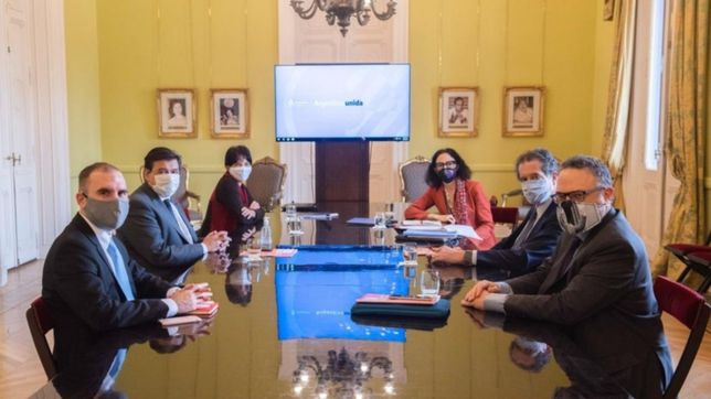 dolar y riesgo pais en alza: ni el canje de deuda logro calmar al mercado