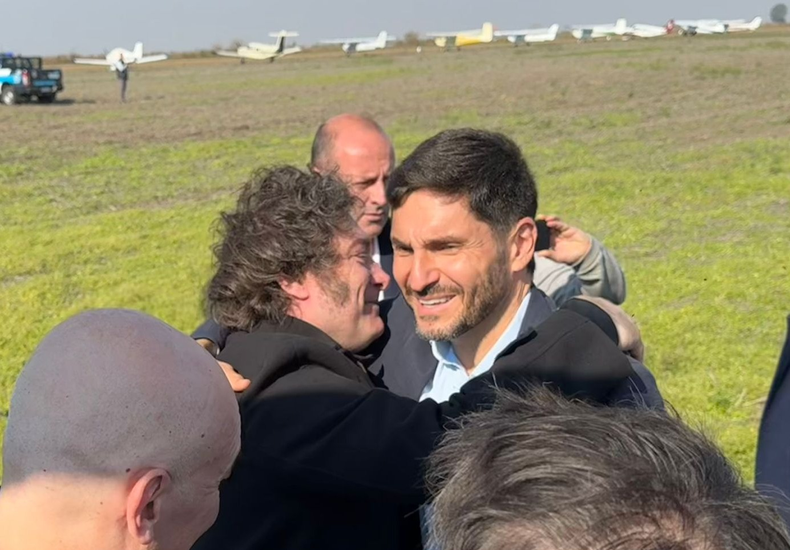 Javier Milei y Maximiliano Pullaro, un vínculo con sus bemoles.