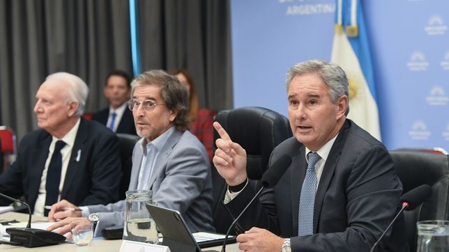 Pablo Quirno (secretario de Finanzas) y Bertie Benegas Lynch durante el debate del Presupuesto.&nbsp;