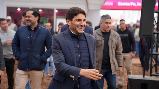 El cierre de alianzas de Santa Fe se pareció a un cierre de listas. Maximiliano Pullaro y el peronismo no tuvieron fisuras y La Libertad Avanza espera.