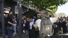 Militantes agreden al agitador libertario Fran Fijap en las inmediaciones del Congreso.