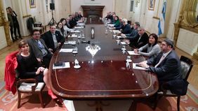 Un gobierno en suspenso a la espera de saber dónde cae Massa