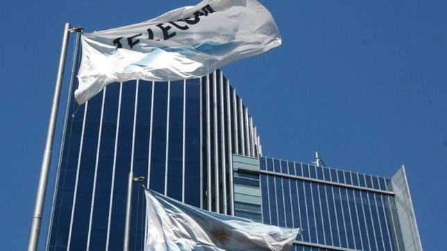 reves judicial para telecom en la pelea contra el dnu que regulo tarifas