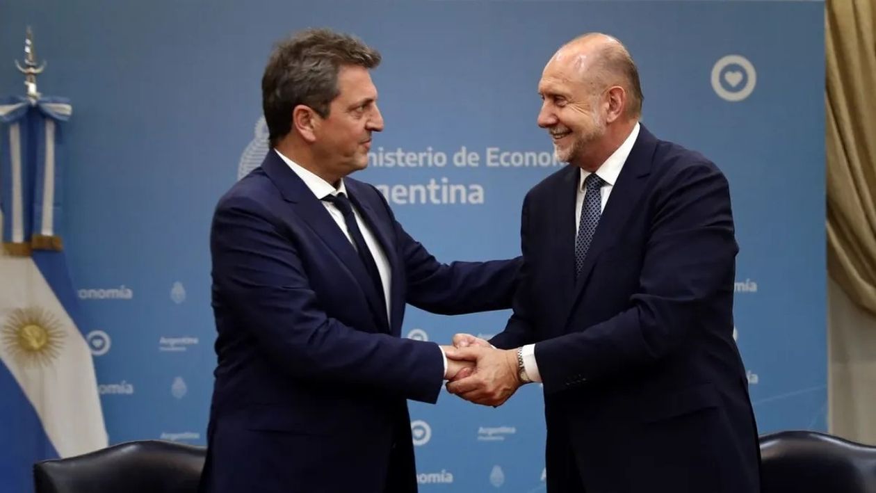 El ministro de Economía Sergio Massa y el gobernador Omar Perotti.