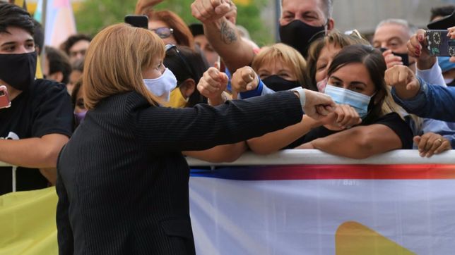 una encuesta pone a bullrich a la par de macri y de larreta para 2023