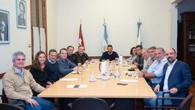 Asado y penales de reconciliación: UCR y PS encaminan el frente de frentes