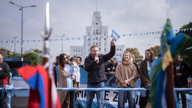 Federico Otermín encabezó el 25 de Mayo en Lomas de Zamora: Tenemos un país maravilloso Federico Otermín encabezó el 25 de Mayo en Lomas de Zamora: Tenemos un país maravilloso