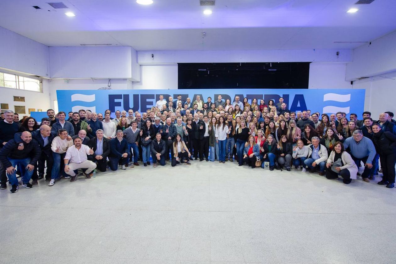Jorge Taiana y Axel Kicillof en un acto de Fuerza Patria&nbsp;