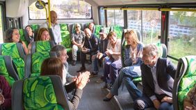 Como en 2016, Macri volvió a “recorrer” Pilar en colectivo