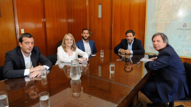 santa cruz le pide plata al gobierno para pagar un compromiso de finocchiaro