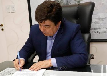 Espinoza extenderá un bono de 12 mil pesos para el personal de salud y de emergencia
