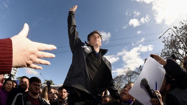 kicillof esquiva el cuerpo a cuerpo, pero manda senales