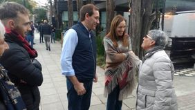 Campaña territorial: Vidal recorrió comercios junto al intendente Garro
