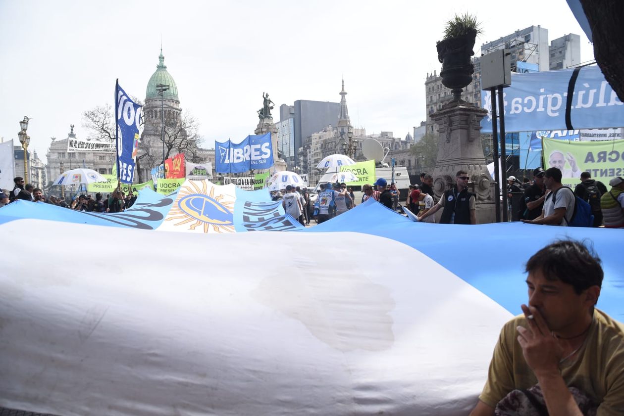 Marcha en apoyo a las universidades y el Garrahan.