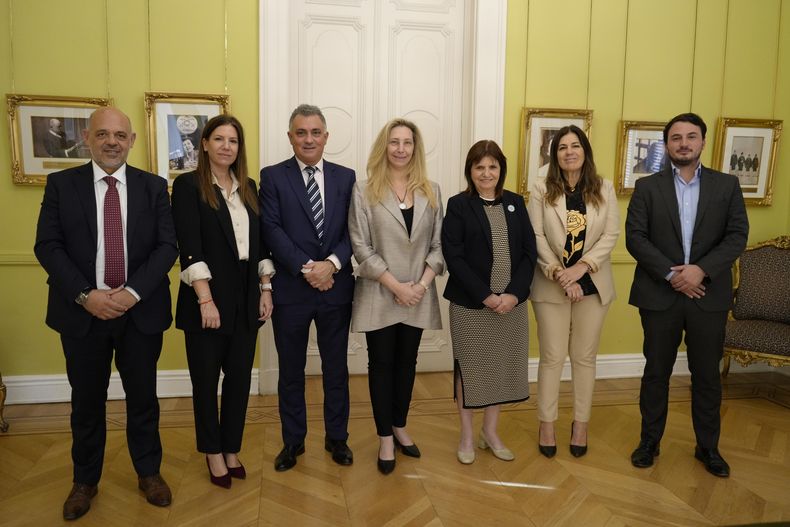 Daniela Reich y Florencia Retamoso junto a Patricia Bullrich y Karina Milei. El bullrichismo de Buenos Aires se afilia a LLA.