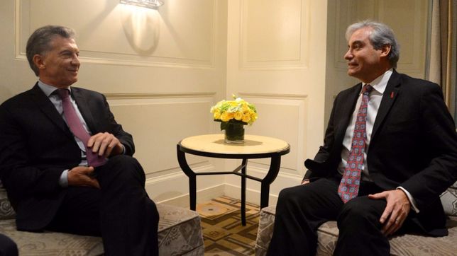 coca cola se sienta con el gobierno bajo amenaza de parar inversiones