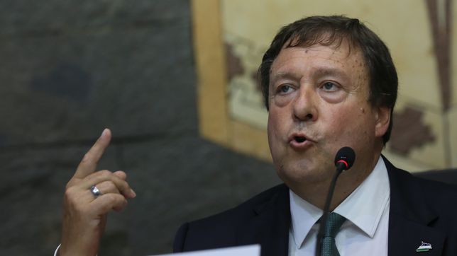 Alberto Weretilnek prorrogó la concesión de los campos petroleros convencionales