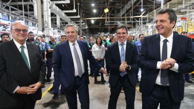 el plan b de massa: liberar importaciones y usar neumaticos de la aduana