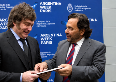 Gustavo Sáenz, gobernador de Salta. junto a Javier Milei.