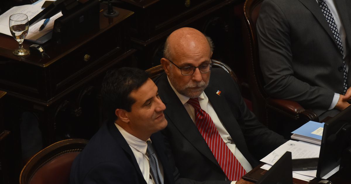 Maximiliano Abad Sale A Buscar El Voto Que Falta Para Sancionar La