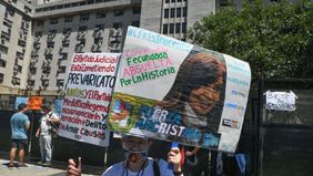 La militancia llegó a Comodoro Py y espera por la sentencia a CFK