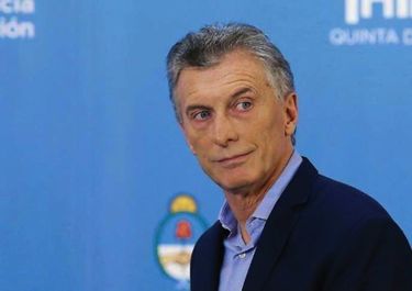 El Gobierno desconoce el golpe de Estado y Macri se mantiene en silencio