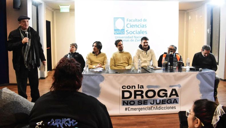 El obispo Jorge Lugones propone una estrategia de Jorge Bergoglio para luchar contra las adicciones.
